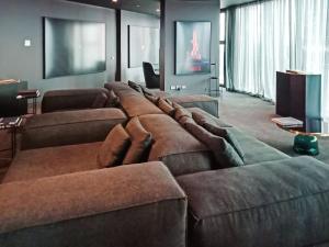Southbank 2BR High City Views enjoy Wine, Gym, Pool, Wifi