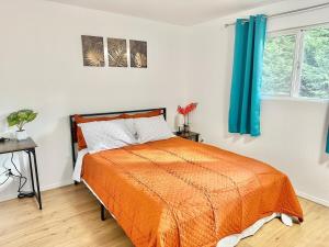 Stylish & Cozy Townhome Getaway in Lynnwood!