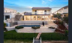 Sorrento Waterfront Retreat & Pool