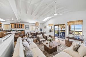 Oceanfront Steps to Sand Deck & Pets Welcome