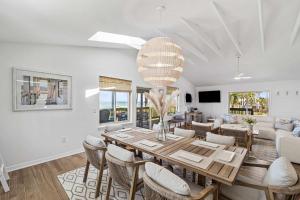 Oceanfront Steps to Sand Deck & Pets Welcome