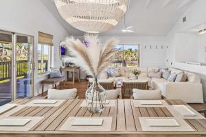 Oceanfront Steps to Sand Deck & Pets Welcome