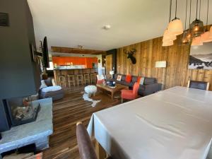 Duplex élégant au cœur de Crest-Voland avec parking et grande terrasse - FR-1-733-176