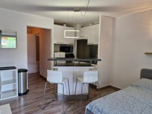 Studio rénové avec terrasse et parking au Lavandou - FR-1-251-871