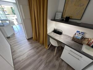 Studio rénové avec terrasse et parking au Lavandou - FR-1-251-871