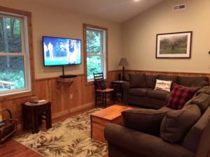 Cozy Three-Bedroom Cabin Near The Salmon River in Altmar, New York