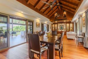 V238 Villa 6BR Lakefront Jacuzzi Sauna & Gym, Near Beach