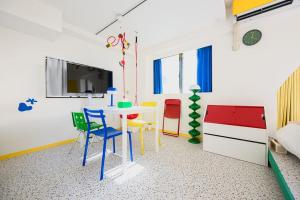 Pop playful accommodation for family, 4 people, 4 min