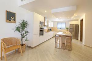 Destination Jelly Playa Coral Condo