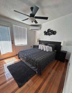 Estudio práctico y confortable en segundo piso