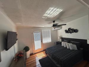 Estudio práctico y confortable en segundo piso