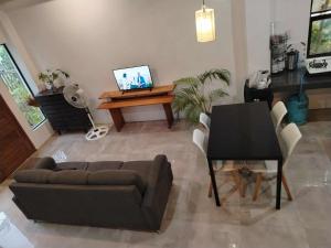 Yannas transient house