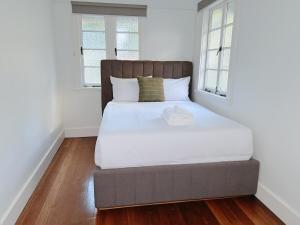 Walk to Southbank Brisbane City Art Deco House