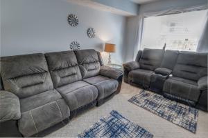 NEW Private 2BR Large Kitchen Close to Ocean