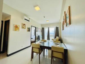 mactan newtown cozy room with wifi and pool access that you can enjoy