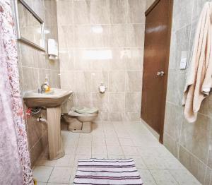 Cozy bedroom at 5 min Mexico City Airport T1 & T2