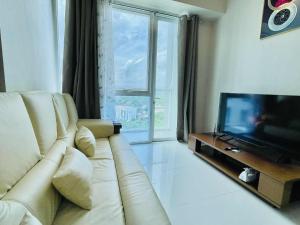 Heart of Mactan Newtown big space with free wifi and pool access