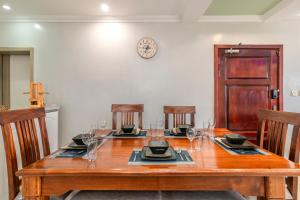 Fabulous Crestpark Penthouse