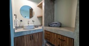Santa Cruz Suite #11