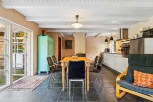 Charming Thatched Cottage Near North Sea