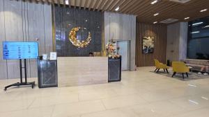 BGC Hotel Vibe with City View at Uptown Parksuites near St Lukes, Grand Hyatt Hotel, Uptown Mall, and Mitsukoshi Mall