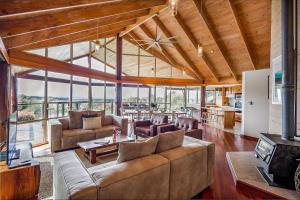 Views Of The Bay - A Tranquil Bushland Escape