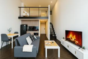 Luxury Loft with Stunning 25th Floor View