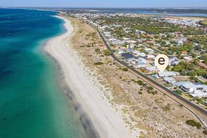 Tides Edge - Stunning Pool House by the Beach
