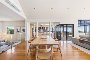 Tides Edge - Stunning Pool House by the Beach