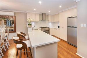 White Dunes Retreat - Bayfront Bliss in Town Centre