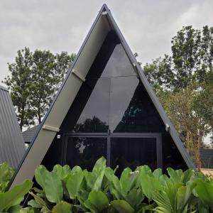 Alaya stays Inara Retreat Pet-Friendly 1-Cottage with a Mezzanine Loft, Shared Pool, and Garden