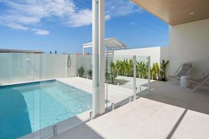 The Tropic - Dicky Beach Escape