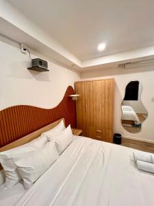 LYLAC Home Saigon NTMK - City Center Spacious Modern Townhouse Roof Terrace