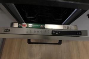 Warmzy Home - Modern Flat with Free Parking