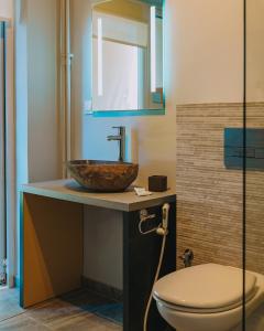 Modern 2BR Apt Glyfada Center and Private Veranda