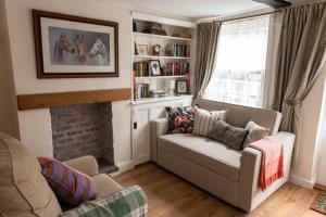 Cosy Period Cottage in Titchfield Village