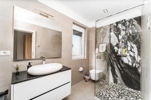 Relax in Style at Maurizia accommodation by Open House