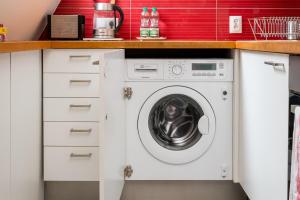Marymont Apartment with Mezzanine by BookingHost