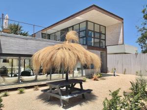 Moderna casa laguna zapallar, 1 cuadra de la playa