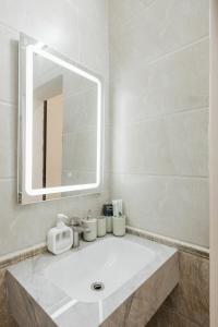 New house 4 bed 5 bath Old Quarter Center Near Market