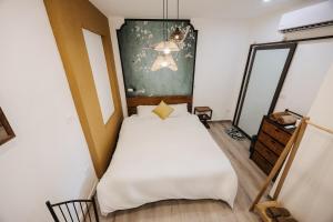 New house 4 bed 5 bath Old Quarter Center Near Market