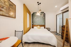 New house 4 bed 5 bath Old Quarter Center Near Market