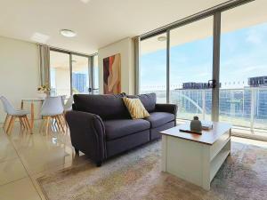Stunning 2BR with River & City Views in Parramatta