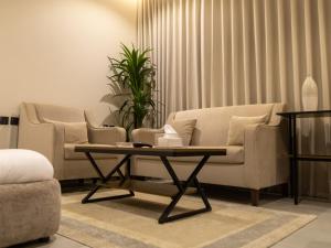 أستديو أنيق 9 بجلسة خارجية تسجيل ذاتي قريب من المطار والوجهات الترفيهية Elegant Studio 9 with Outdoor Seating Self Check in Near Airport and Attractions