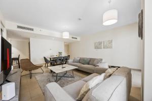 Stylish JBR Apartment, Steps from the Beach