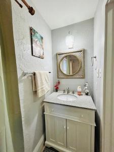 Retro downtown apartment