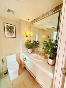 芭提雅市中心高端泳池花园公寓 椰子树下步行街旁