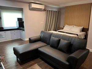 The Platinum Suites Bangkok by Dancenter