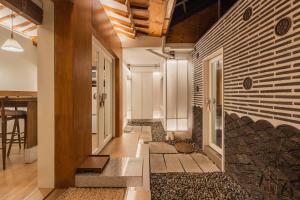 Luxury Hanok Alley Haven