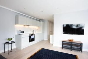 Central Brentwood -Parking -Close to Station -WIFI - 9